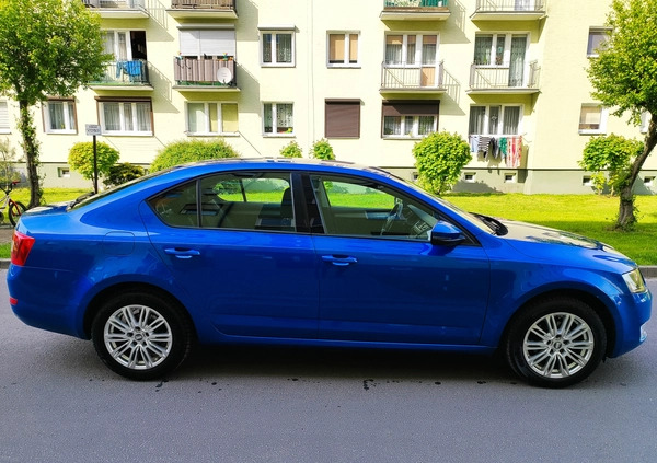 Skoda Octavia cena 33900 przebieg: 207000, rok produkcji 2014 z Szamotuły małe 106